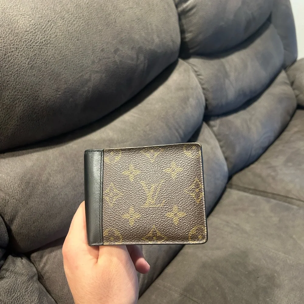 Men’s Louis Vitton wallet - Picture 2 of 5